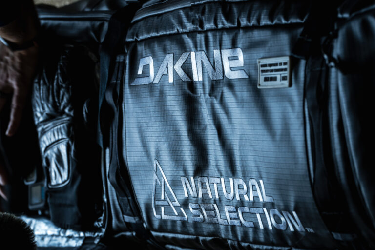 DAKINE partnerem Natural Selection Tour